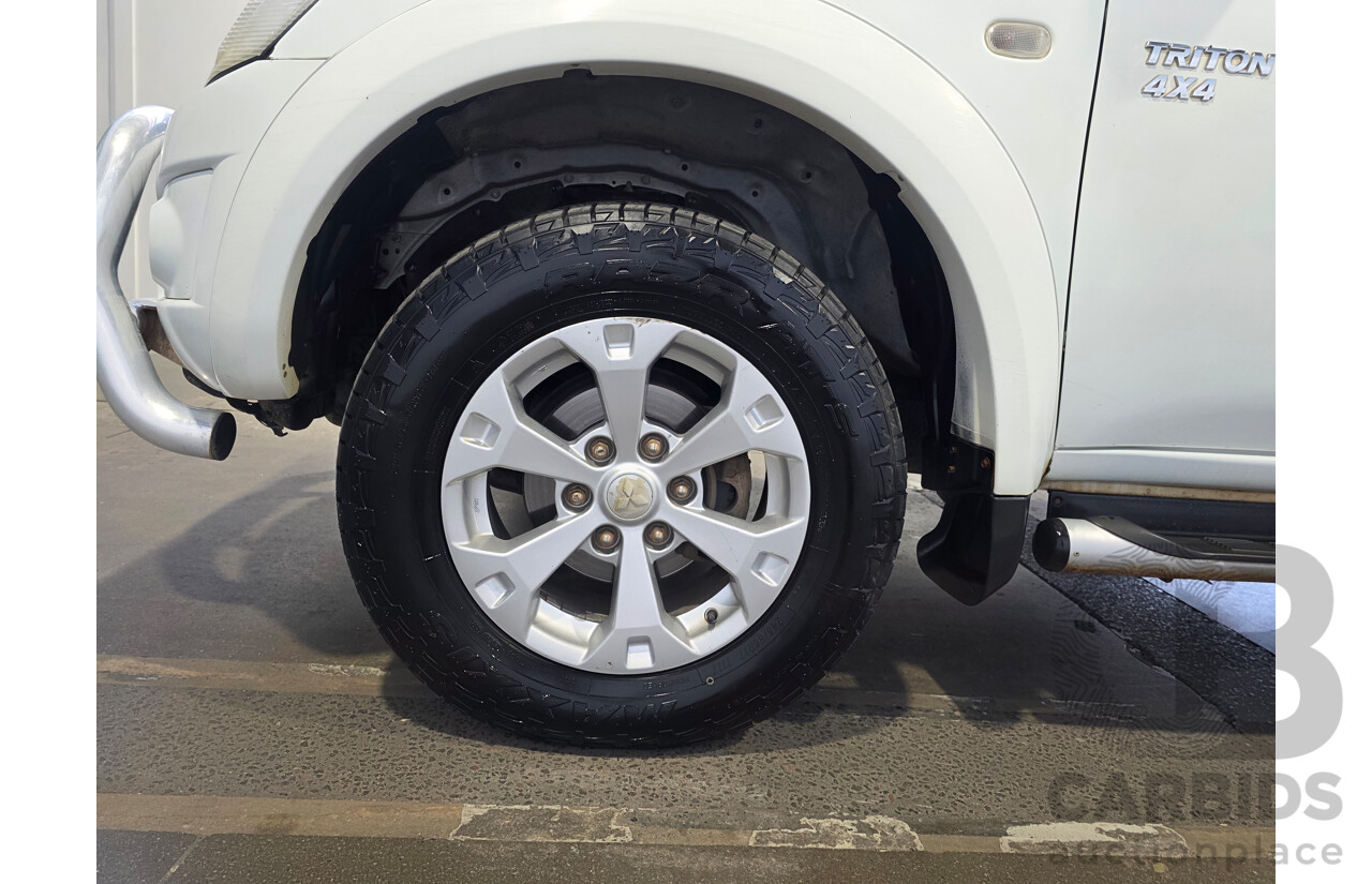 08/2011 Mitsubishi Triton GLX-R (4x4) MN MY11 Double Cab Utility White 2.5L