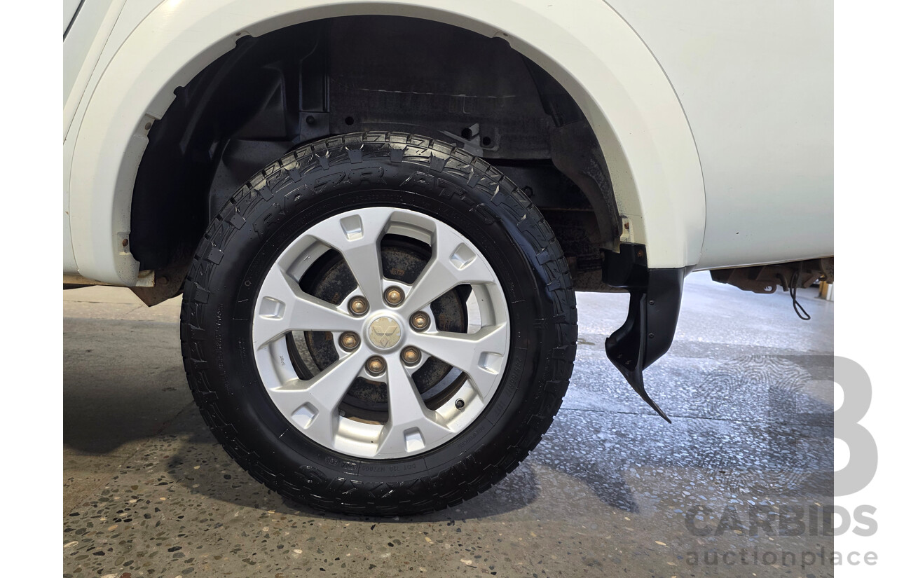 08/2011 Mitsubishi Triton GLX-R (4x4) MN MY11 Double Cab Utility White 2.5L