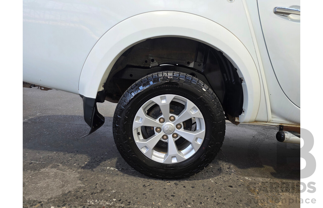 08/2011 Mitsubishi Triton GLX-R (4x4) MN MY11 Double Cab Utility White 2.5L