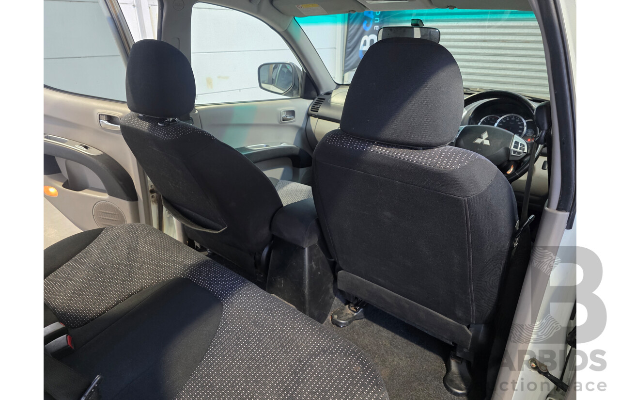 08/2011 Mitsubishi Triton GLX-R (4x4) MN MY11 Double Cab Utility White 2.5L