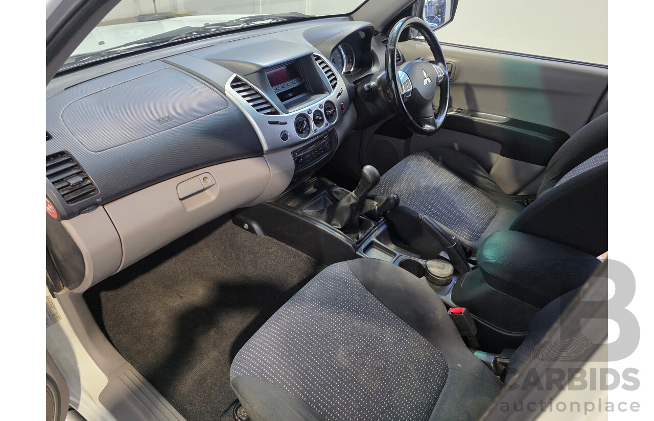 08/2011 Mitsubishi Triton GLX-R (4x4) MN MY11 Double Cab Utility White 2.5L