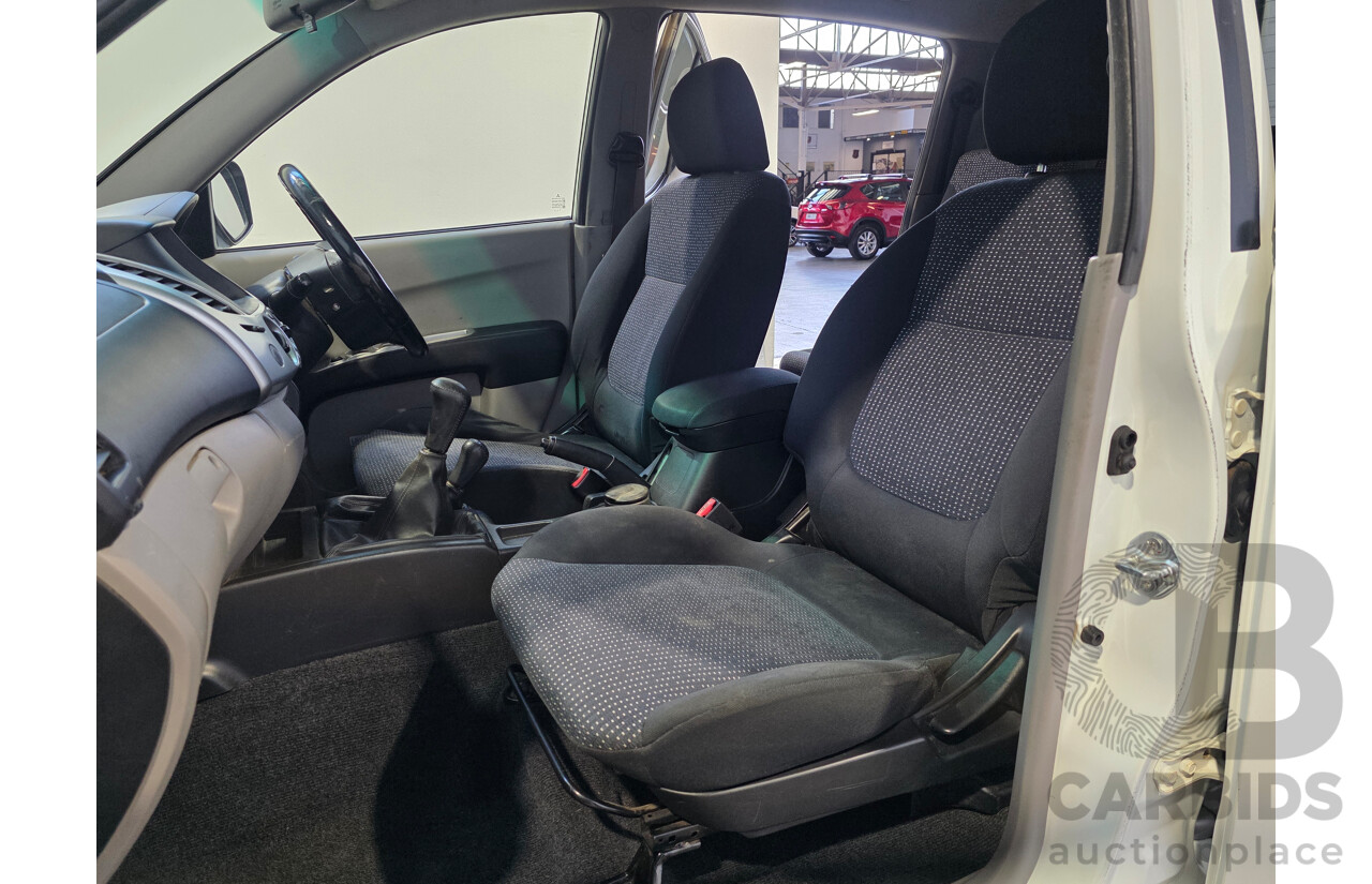 08/2011 Mitsubishi Triton GLX-R (4x4) MN MY11 Double Cab Utility White 2.5L