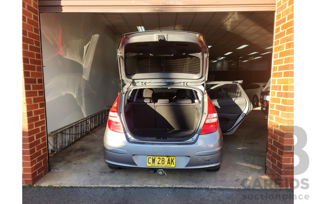 08/2011 Hyundai i30 SX 1.6 CRDi FD MY11 5d Hatchback Grey 1.6L