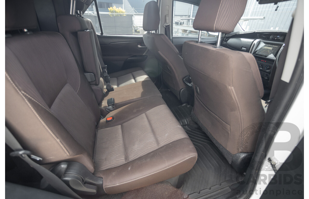 10/2015 Toyota Fortuner GX (4x4) GUN156R 4d Wagon White Turbo Diesel 2.8L