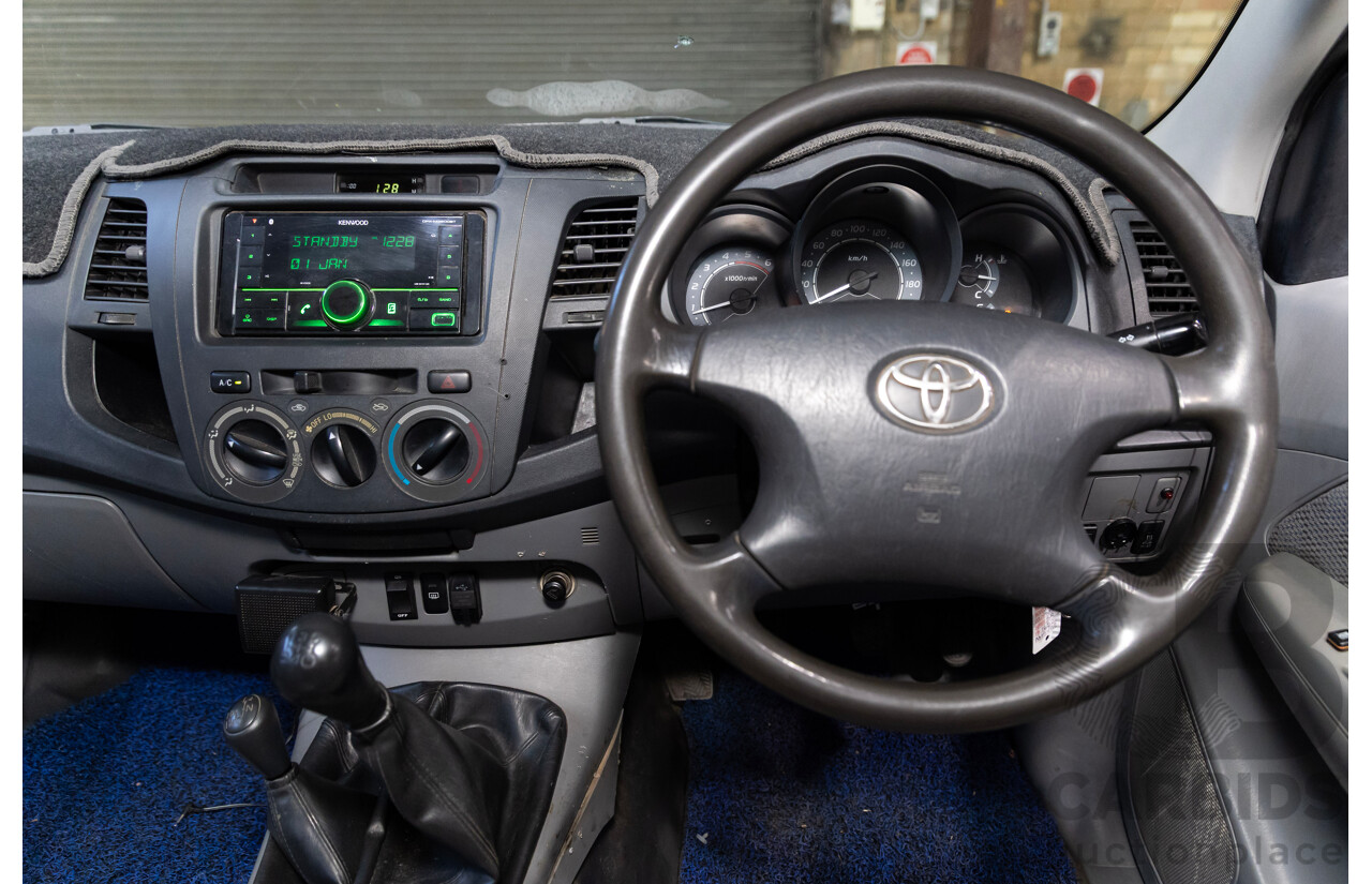08/2006 Toyota Hilux SR (4x4) KUN26R Dual Cab P/Up White 3.0L