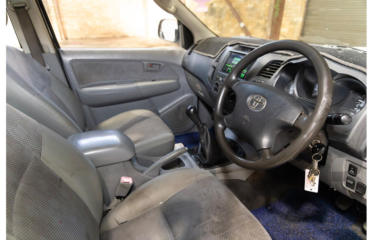 08/2006 Toyota Hilux SR (4x4) KUN26R Dual Cab P/Up White 3.0L