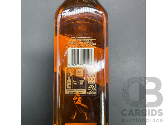 ABSOLUT Vodka 1L, JOHNNIE WALKER Red Lable Blended Scotch Whisky 700ml  - Lot of 2