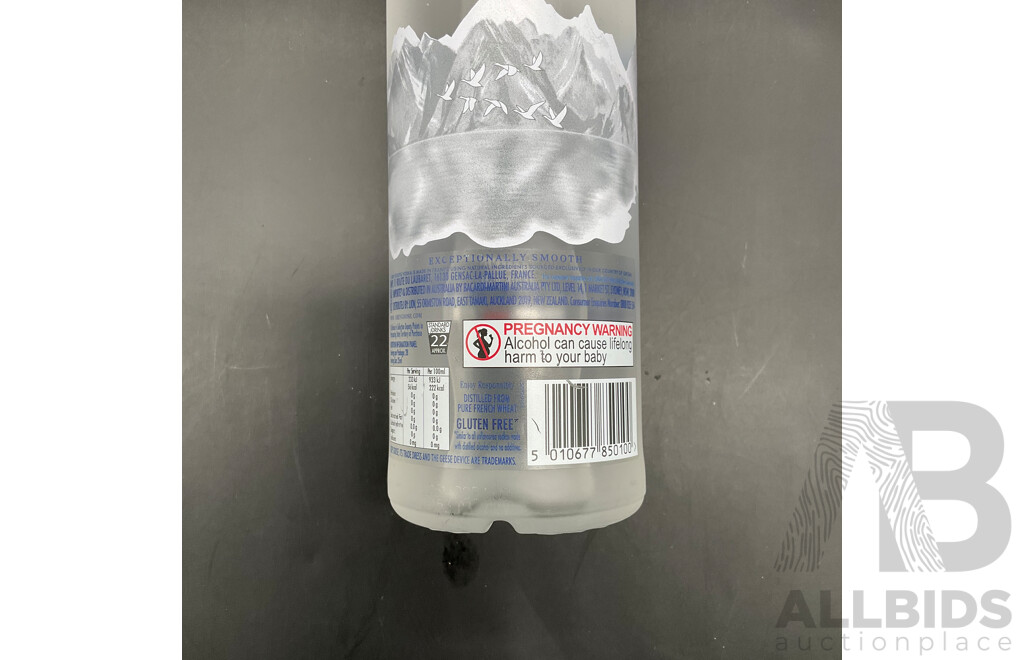 GREY GOOSE Vodka 700ml, HENNESSY Very Special 700ml - Lot of 2