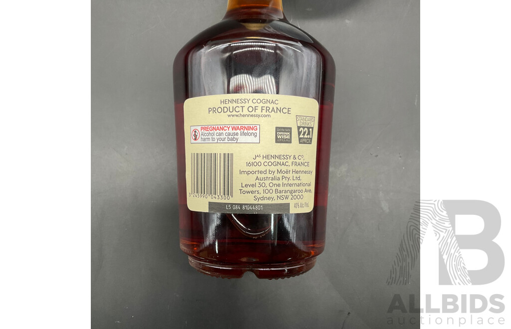 GREY GOOSE Vodka 700ml, HENNESSY Very Special 700ml - Lot of 2