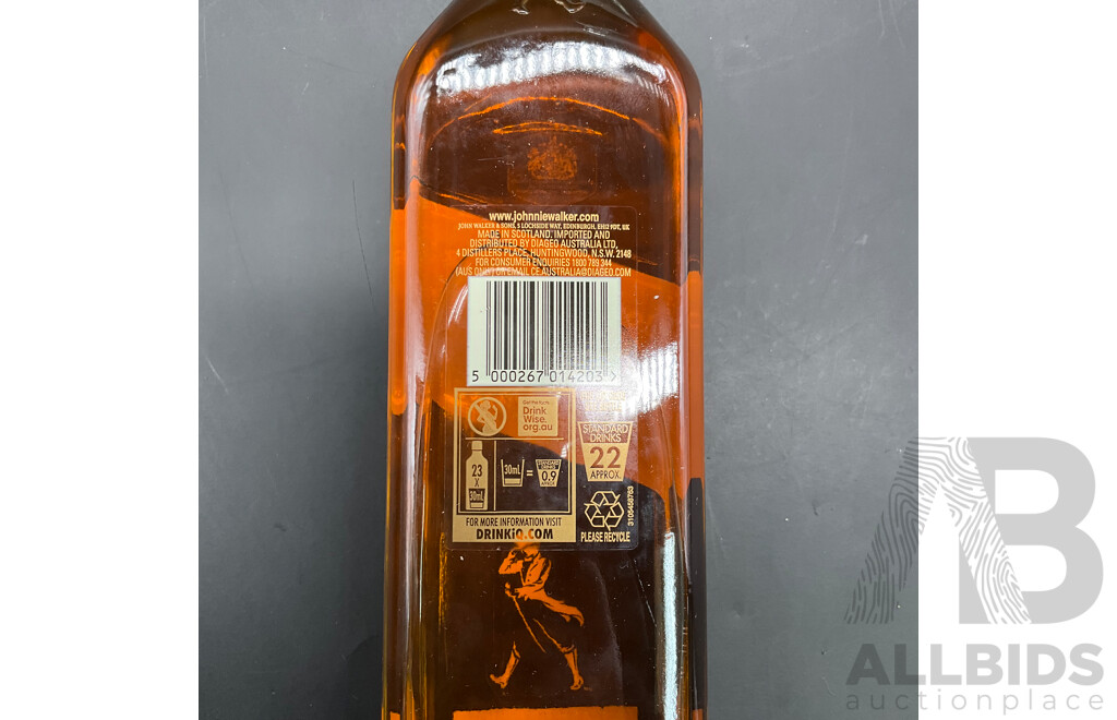 ABSOLUT Vodka 1L, JOHNNIE WALKER Red Lable Blended Scotch Whisky 700ml - Lot of 2