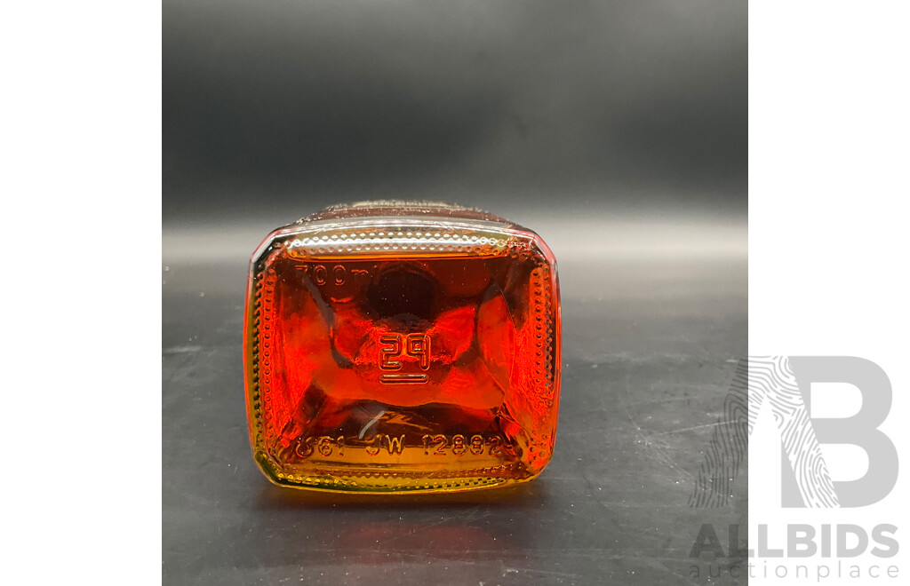ABSOLUT Vodka 1L, JOHNNIE WALKER Red Lable Blended Scotch Whisky 700ml - Lot of 2