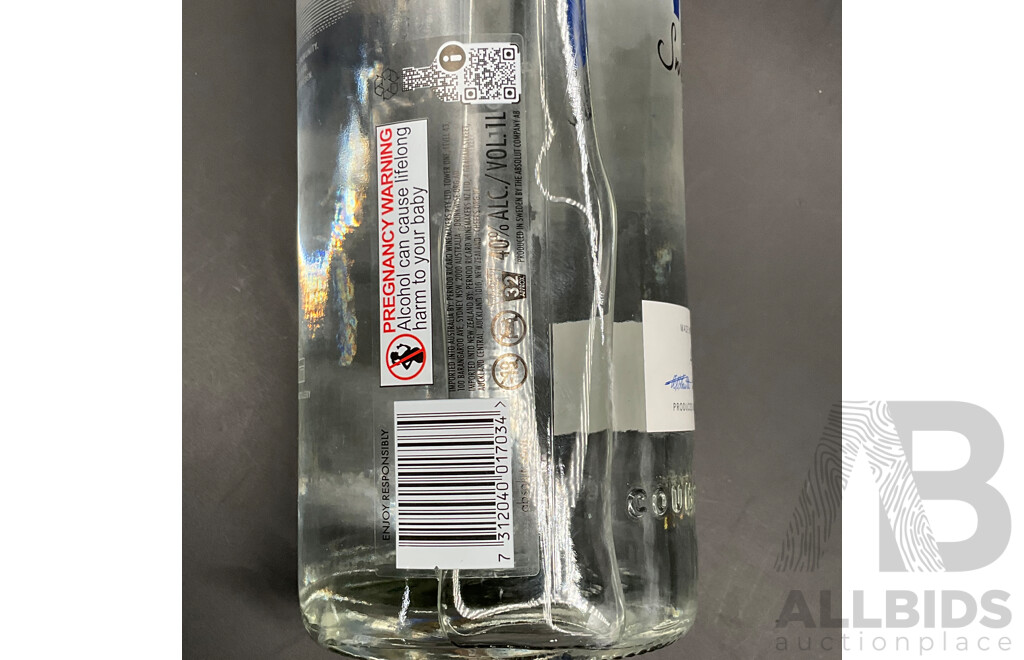 ABSOLUT Vodka 1L, JOHNNIE WALKER Red Lable Blended Scotch Whisky 700ml  - Lot of 2