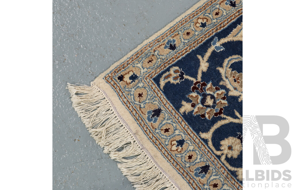 Hand Knotted Persian Nain Rug
