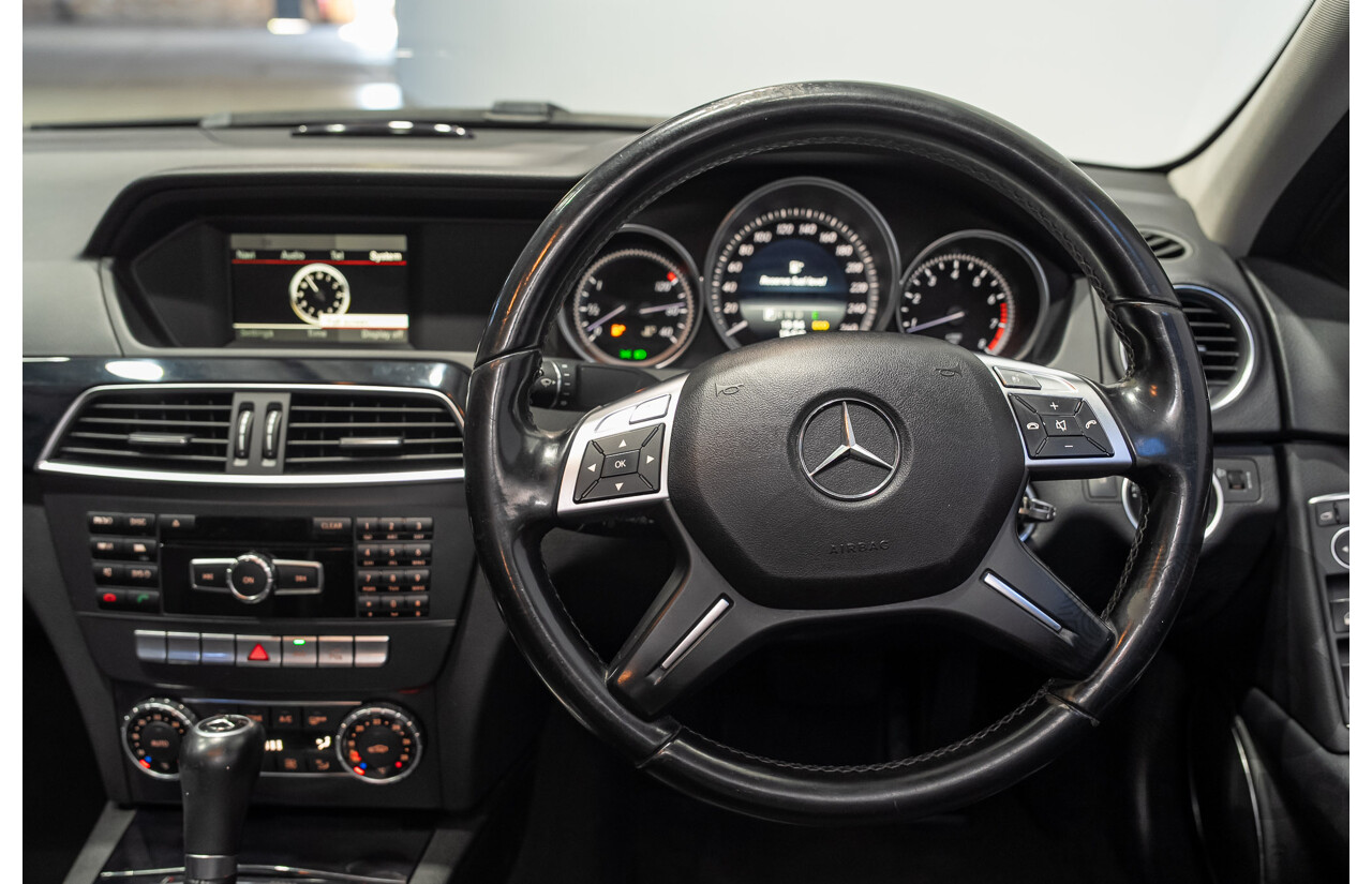 03/2014 Mercedes-Benz C200 W204 MY14 4d Sedan Deep Black Turbo 1.8L