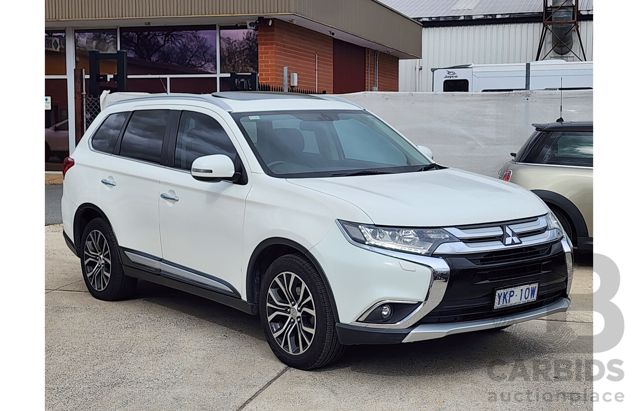 09/2015 Mitsubishi Outlander Exceed (4x4) ZK MY16 4d Wagon White 2.3L