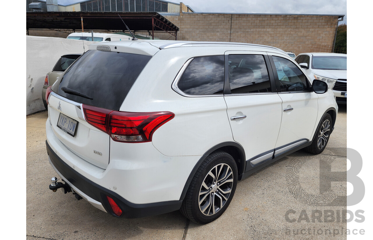09/2015 Mitsubishi Outlander Exceed (4x4) ZK MY16 4d Wagon White 2.3L