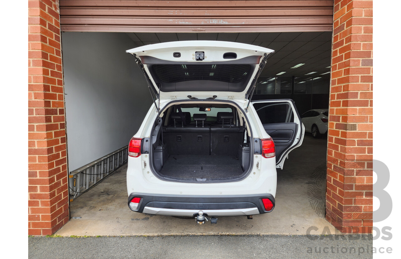 09/2015 Mitsubishi Outlander Exceed (4x4) ZK MY16 4d Wagon White 2.3L