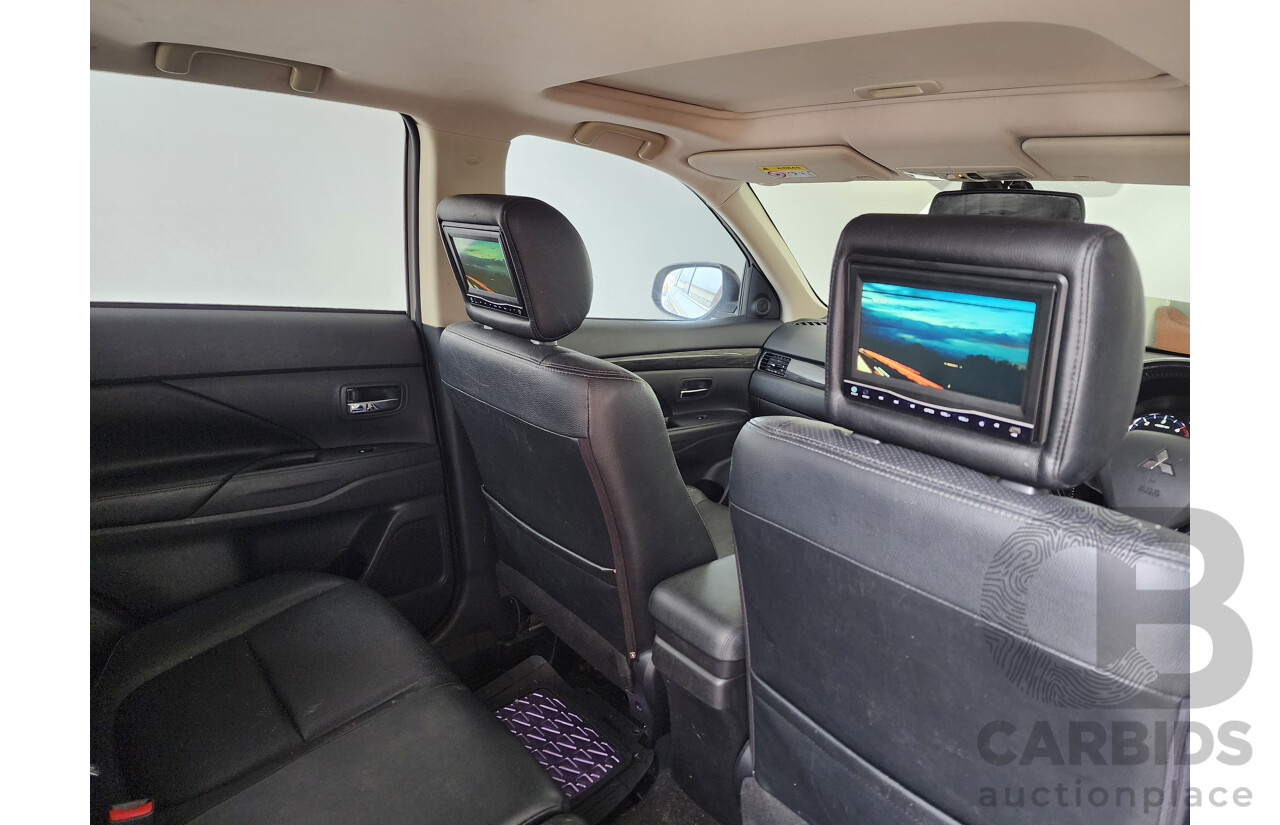 09/2015 Mitsubishi Outlander Exceed (4x4) ZK MY16 4d Wagon White 2.3L