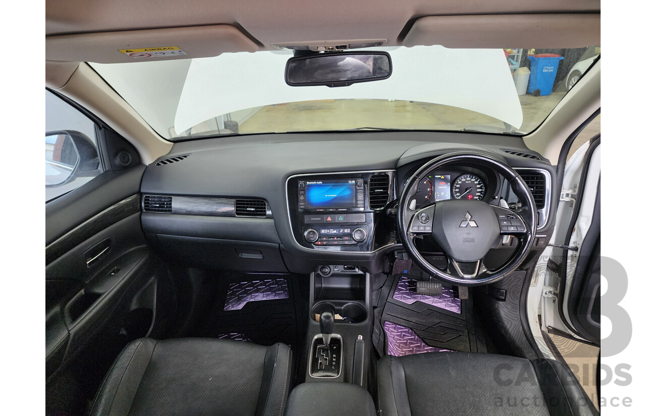 09/2015 Mitsubishi Outlander Exceed (4x4) ZK MY16 4d Wagon White 2.3L