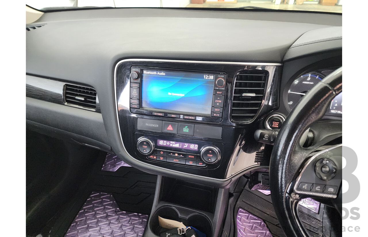 09/2015 Mitsubishi Outlander Exceed (4x4) ZK MY16 4d Wagon White 2.3L
