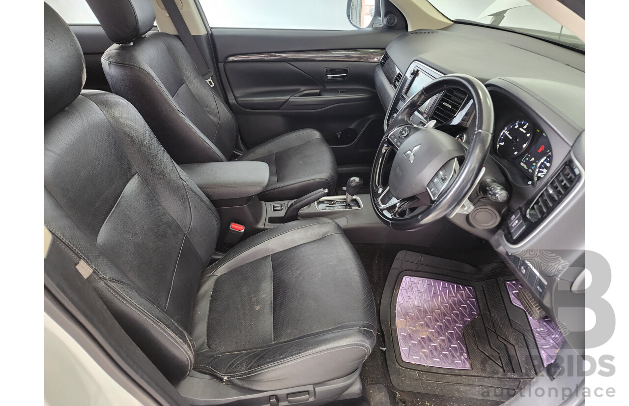 09/2015 Mitsubishi Outlander Exceed (4x4) ZK MY16 4d Wagon White 2.3L