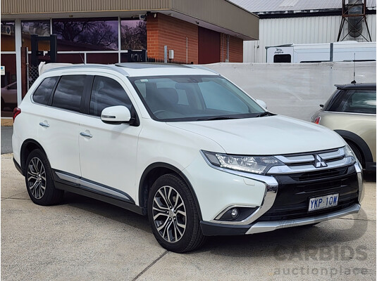 09/2015 Mitsubishi Outlander Exceed (4x4) ZK MY16 4d Wagon White 2.3L