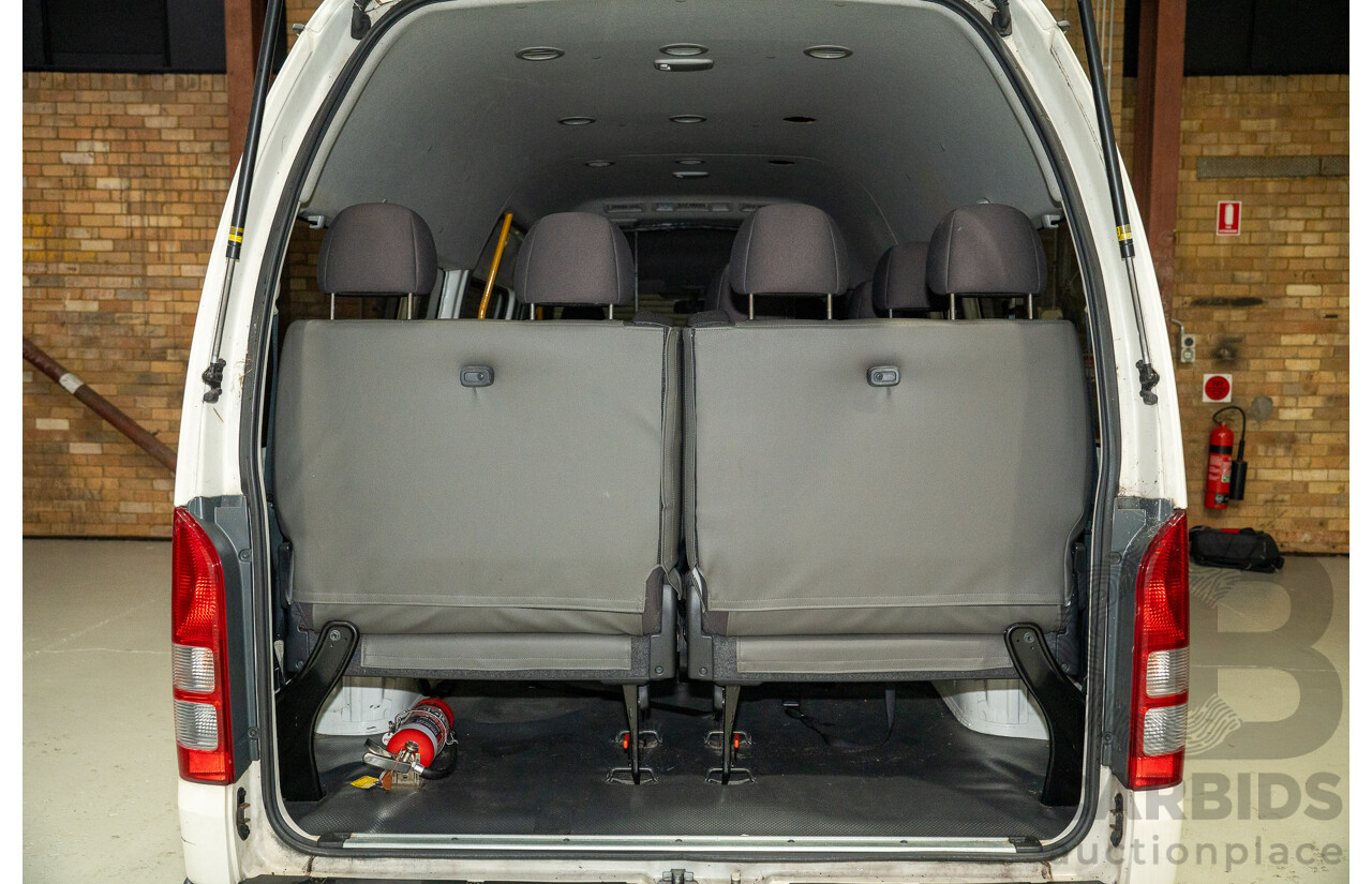 12/2017 Toyota Hiace COMMUTER (RWD) KDH223R MY16 Bus White 3.0L 12 Seats