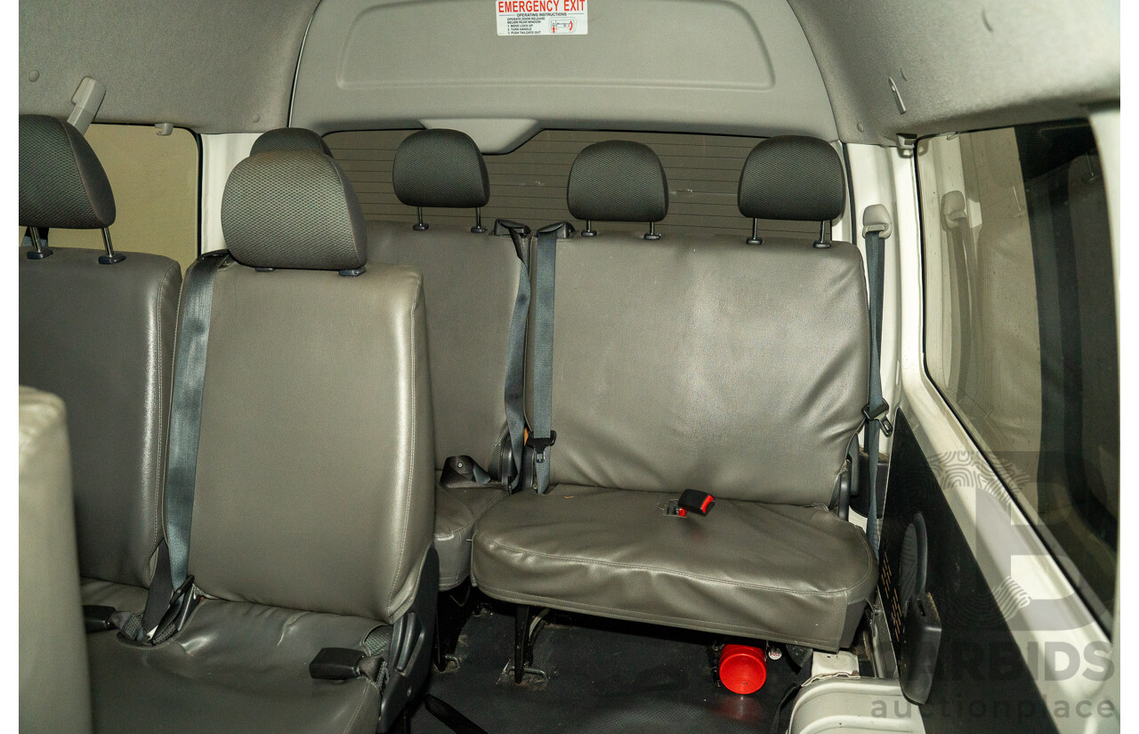 12/2017 Toyota Hiace COMMUTER (RWD) KDH223R MY16 Bus White 3.0L 12 Seats