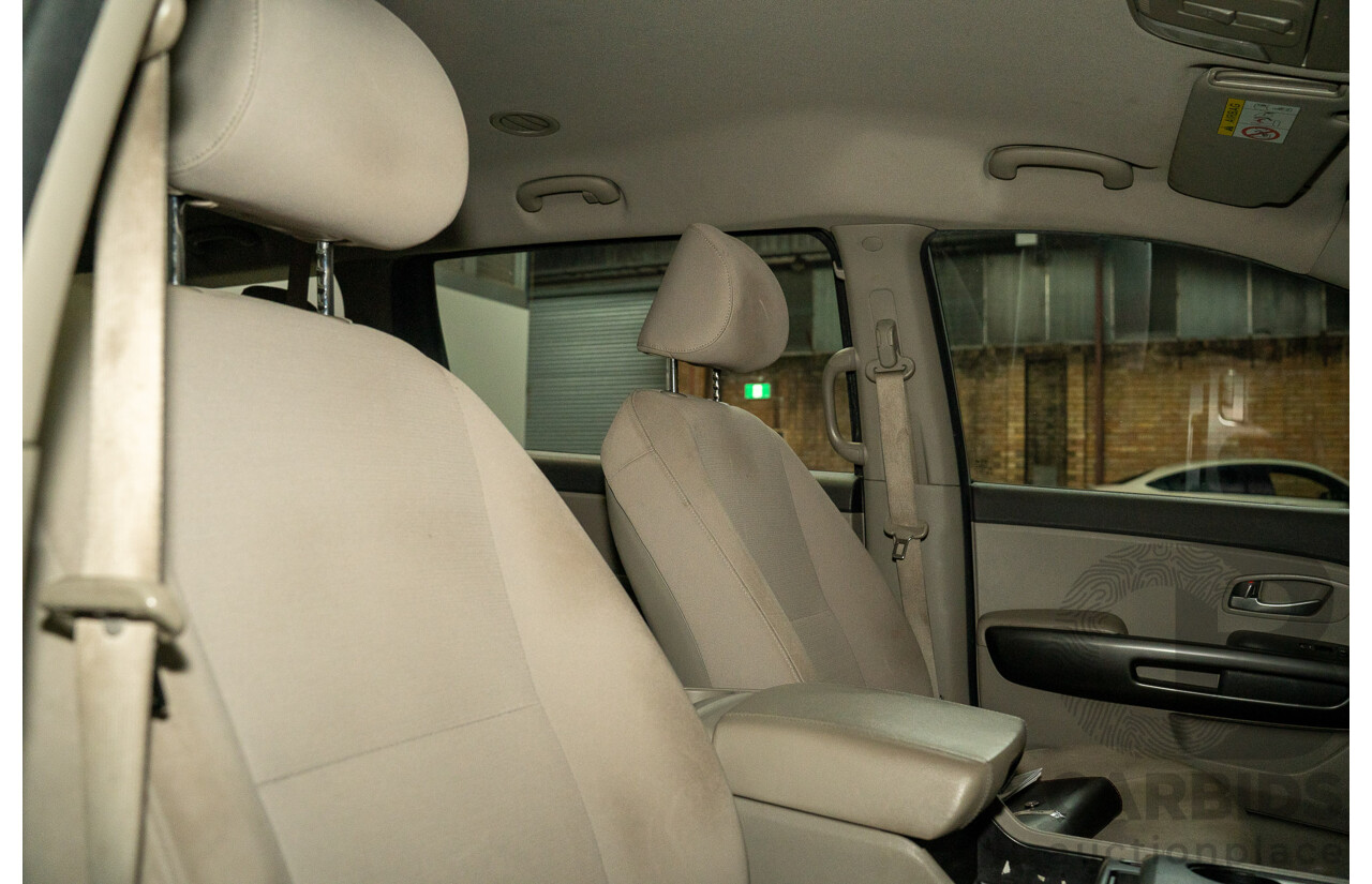 01/2017 Kia Carnival S (FWD) YP MY17 4d Wagon Silver 3.3L