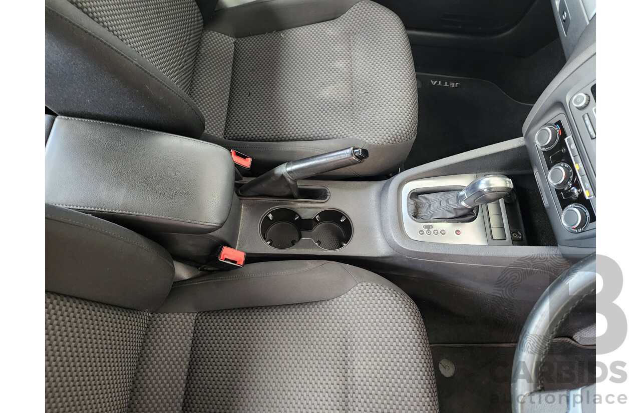09/2013 Volkswagen Jetta 118 TSI 1KM MY13.5 4d Sedan Silver 1.4L