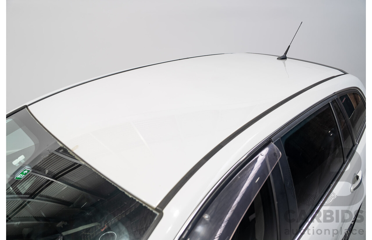 03/2015 Holden Calais V  VF MY15 4d Sportwagon White 3.6L