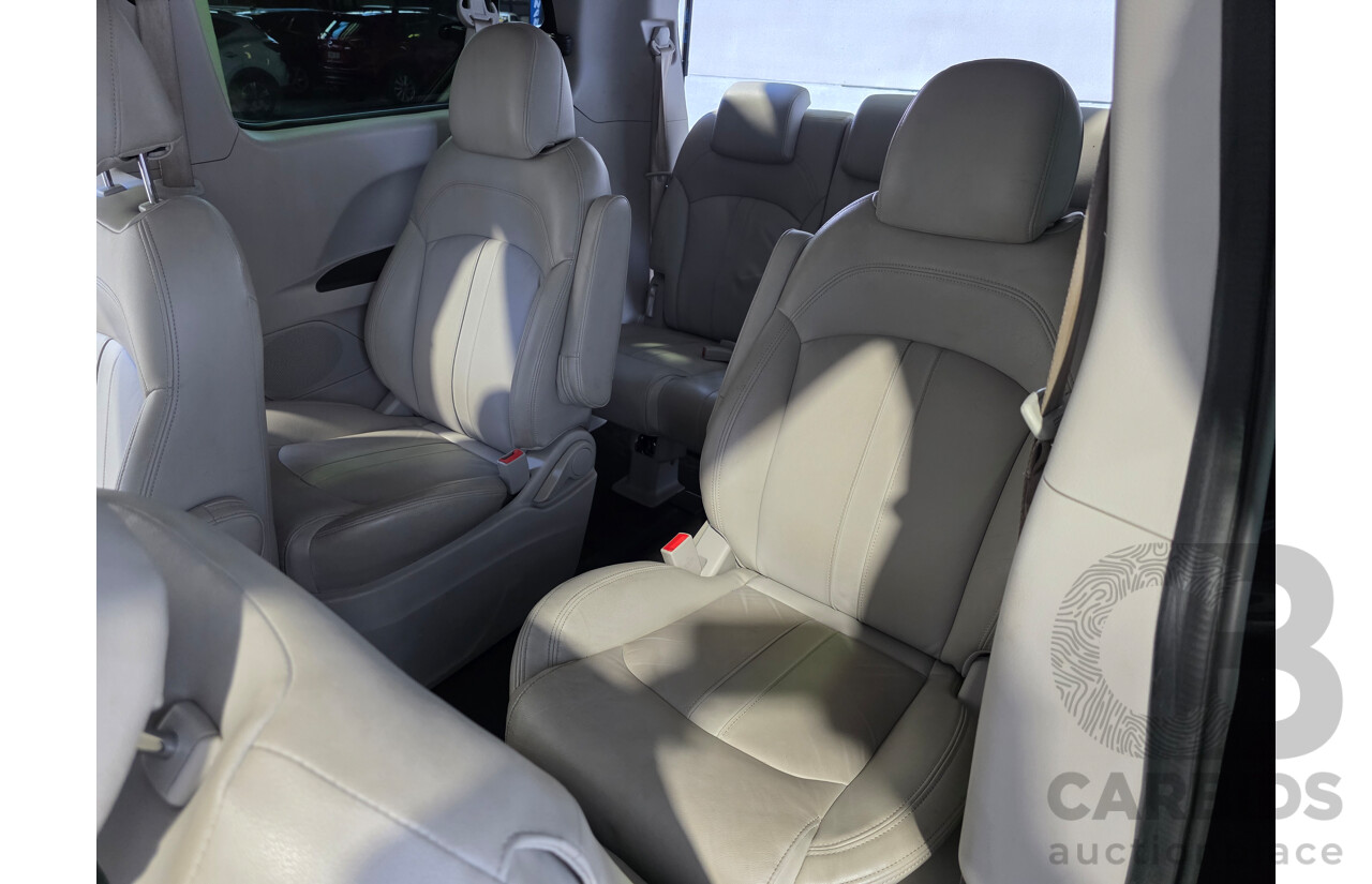 09/2016 Ldv G10 (RWD) SV7A 4d Wagon Black 2.0L 9 Seats