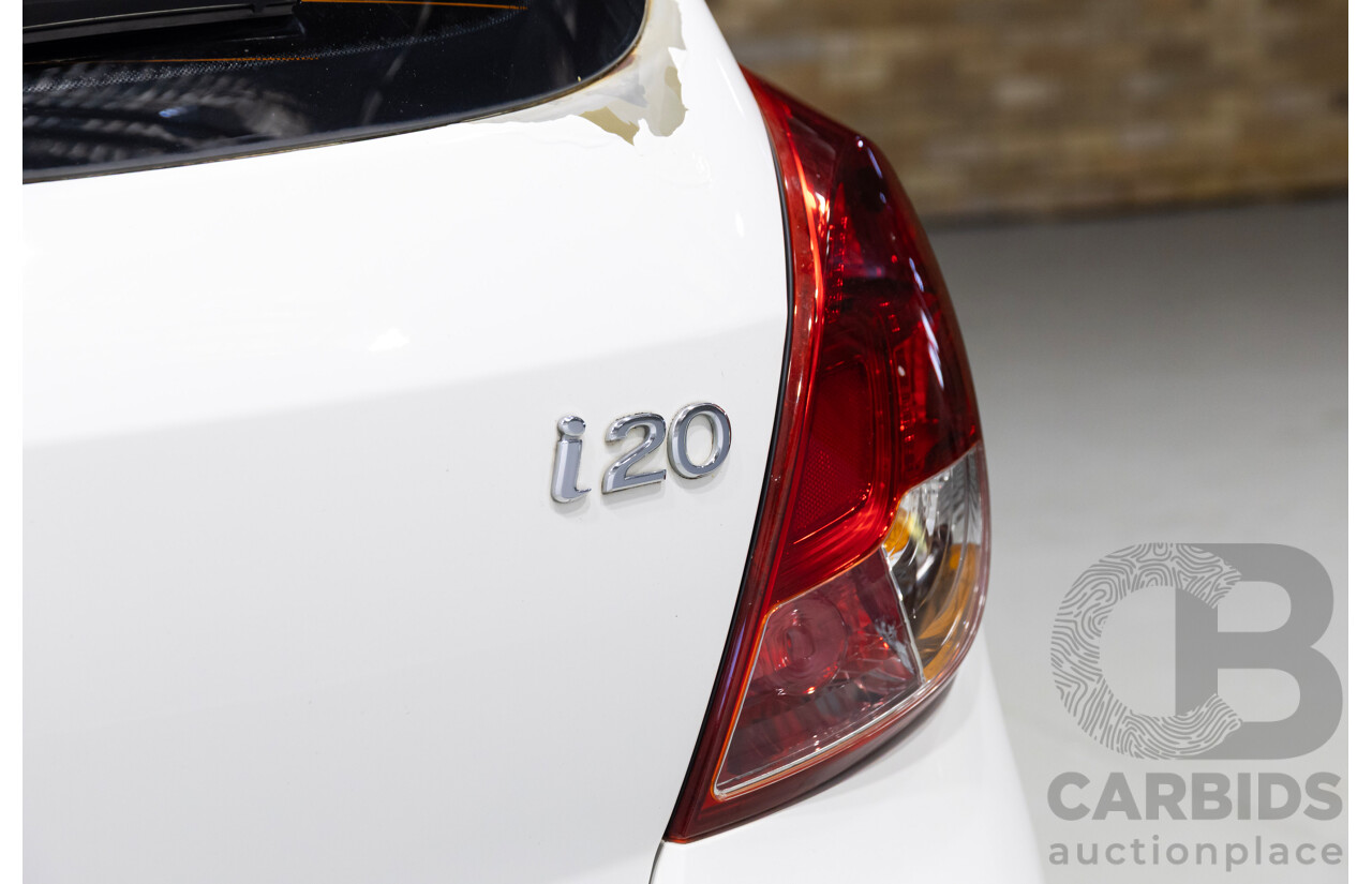 10/2012 Hyundai I20 Active PB MY12.5 5d Hatchback White 1.4L