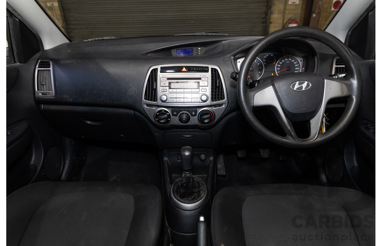 10/2012 Hyundai I20 Active PB MY12.5 5d Hatchback White 1.4L