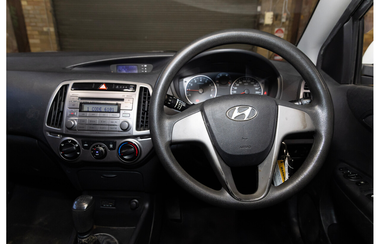 10/2012 Hyundai I20 Active PB MY12.5 5d Hatchback White 1.4L