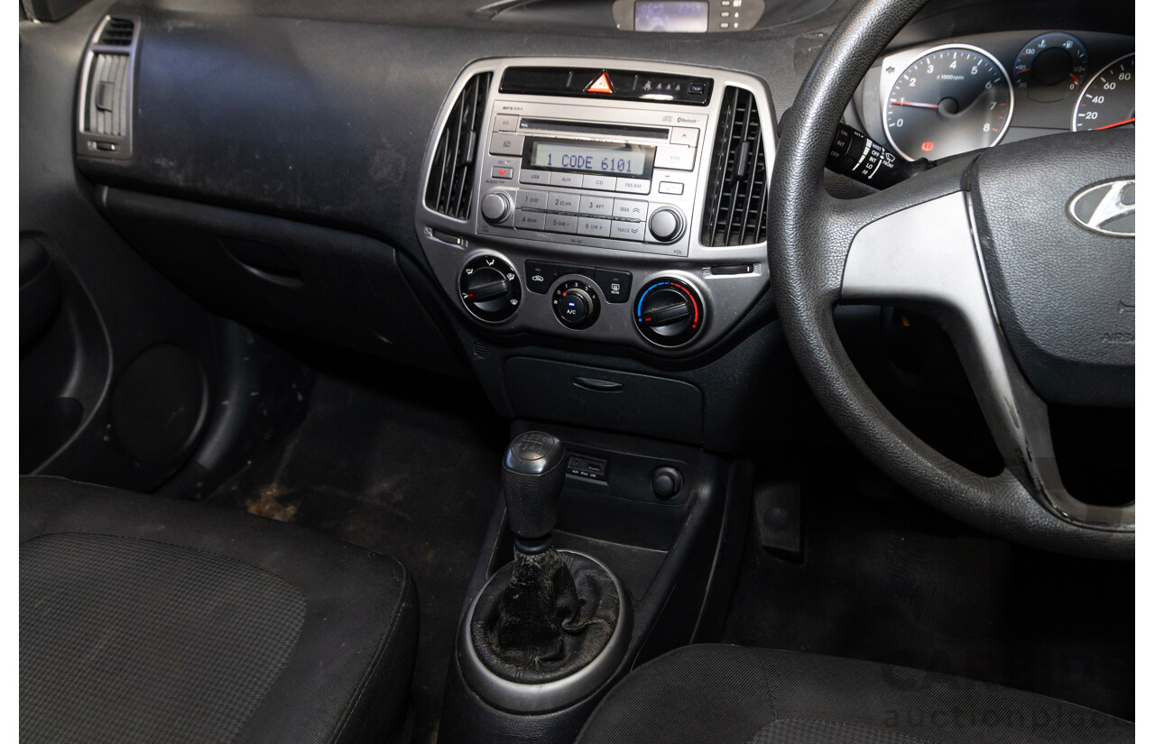 10/2012 Hyundai I20 Active PB MY12.5 5d Hatchback White 1.4L
