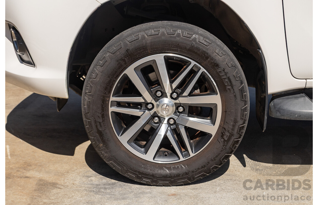 12/2017 Toyota Hilux SR5 (4x4) GUN126R Dual Cab Utility Glacier White Turbo Diesel 2.8L