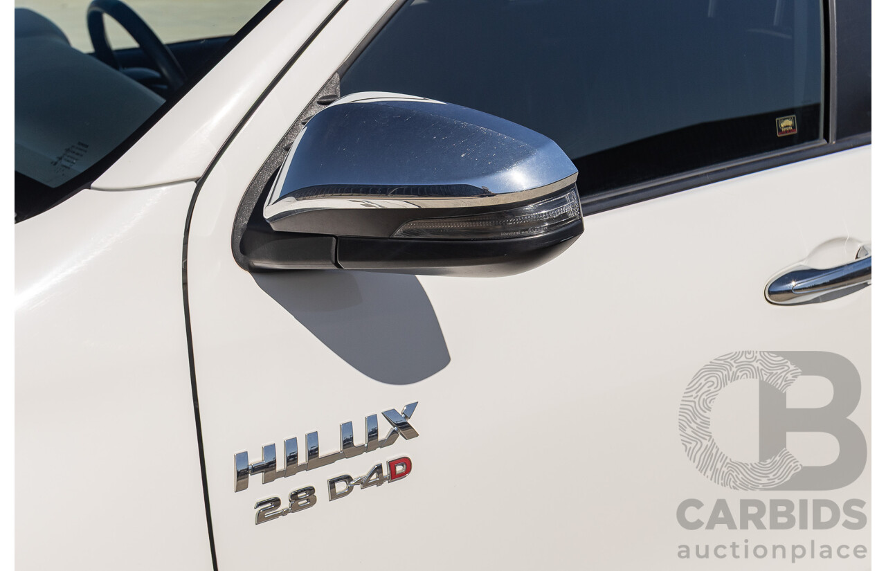 12/2017 Toyota Hilux SR5 (4x4) GUN126R Dual Cab Utility Glacier White Turbo Diesel 2.8L