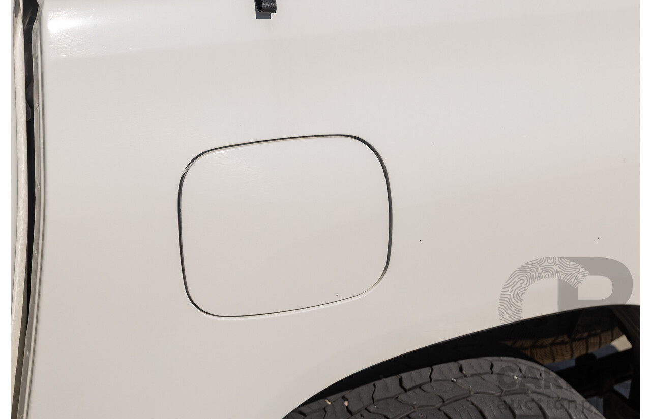 12/2017 Toyota Hilux SR5 (4x4) GUN126R Dual Cab Utility Glacier White Turbo Diesel 2.8L