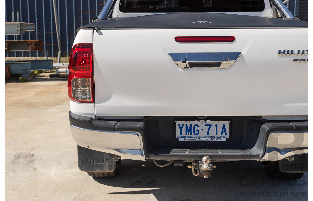 12/2017 Toyota Hilux SR5 (4x4) GUN126R Dual Cab Utility Glacier White Turbo Diesel 2.8L