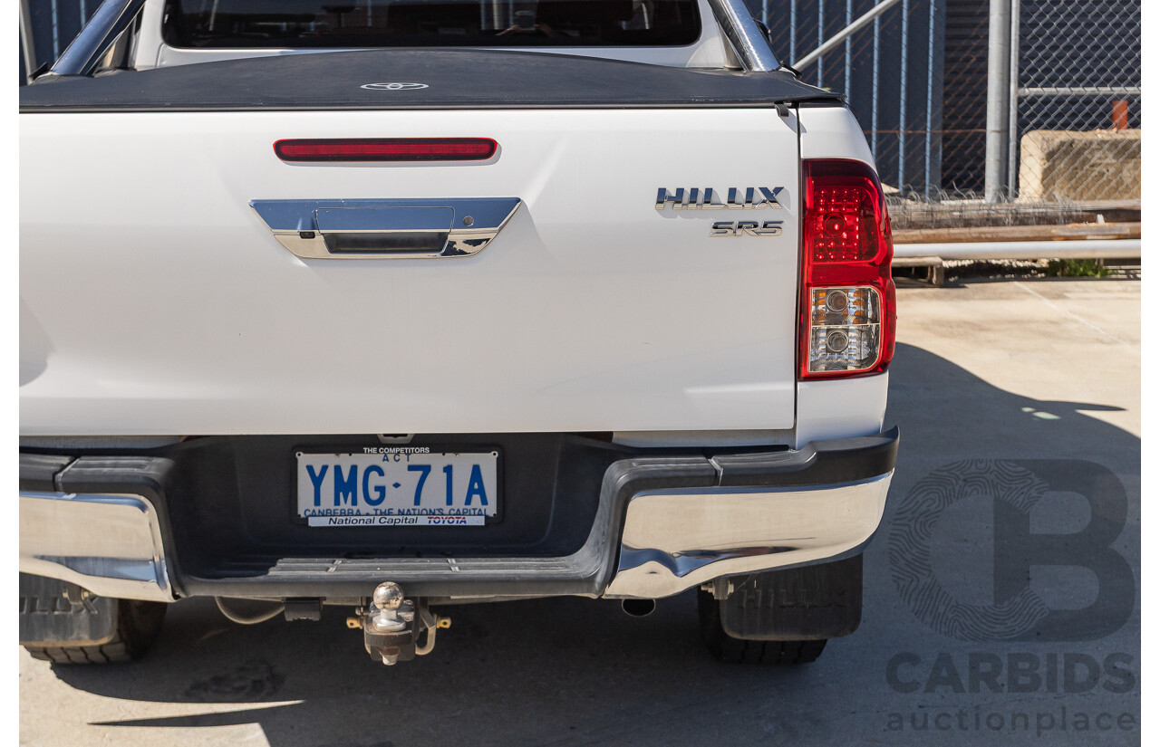 12/2017 Toyota Hilux SR5 (4x4) GUN126R Dual Cab Utility Glacier White Turbo Diesel 2.8L