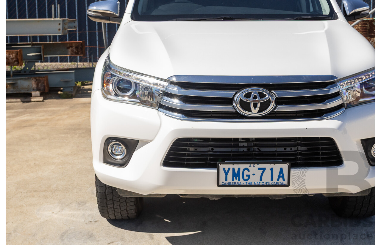 12/2017 Toyota Hilux SR5 (4x4) GUN126R Dual Cab Utility Glacier White Turbo Diesel 2.8L