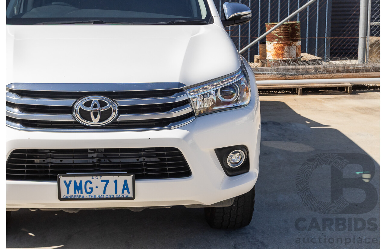 12/2017 Toyota Hilux SR5 (4x4) GUN126R Dual Cab Utility Glacier White Turbo Diesel 2.8L