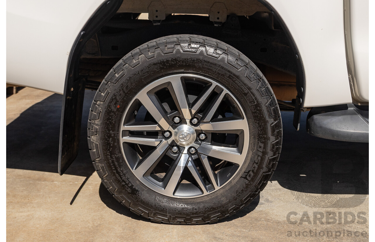12/2017 Toyota Hilux SR5 (4x4) GUN126R Dual Cab Utility Glacier White Turbo Diesel 2.8L