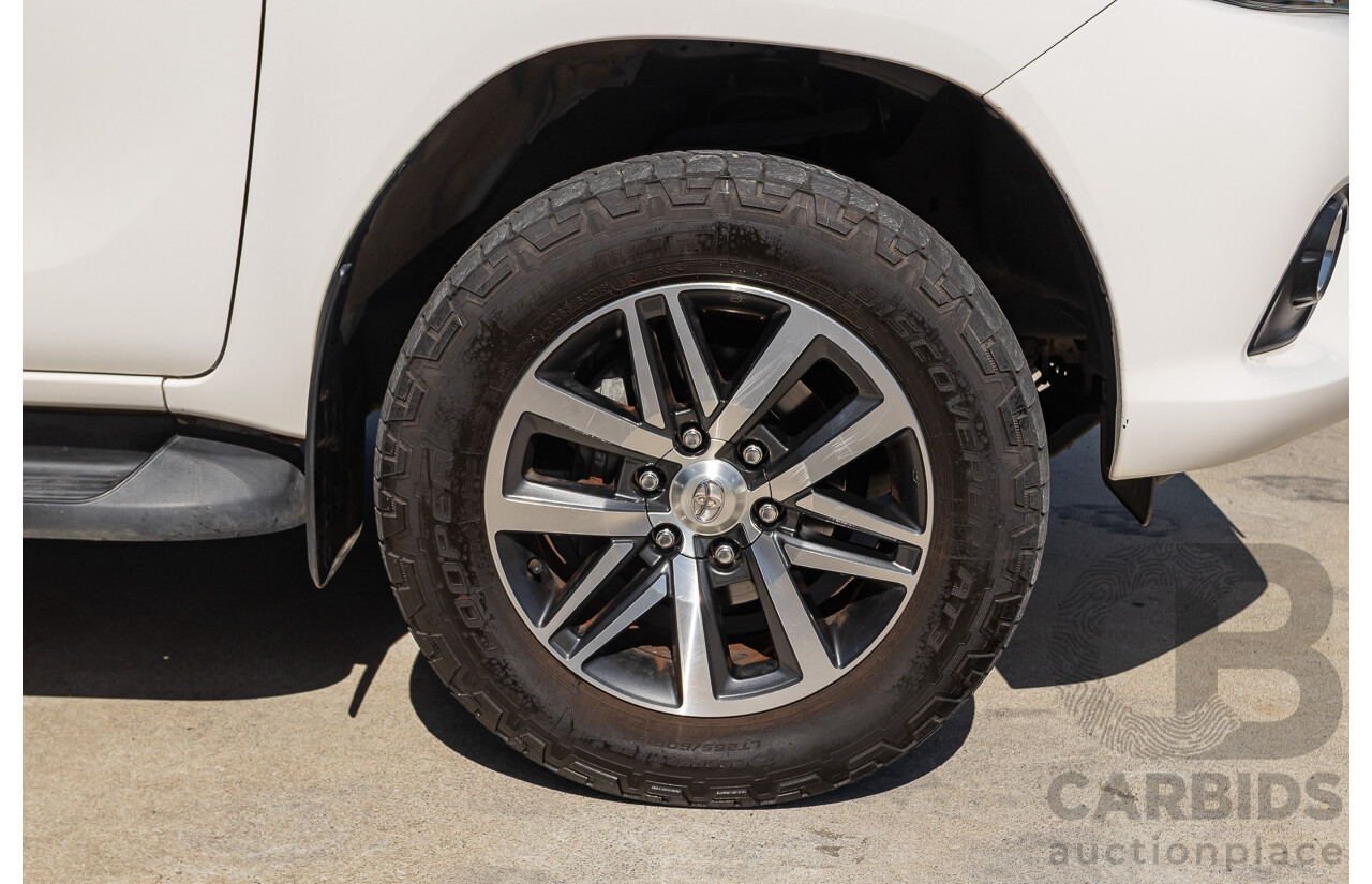 12/2017 Toyota Hilux SR5 (4x4) GUN126R Dual Cab Utility Glacier White Turbo Diesel 2.8L