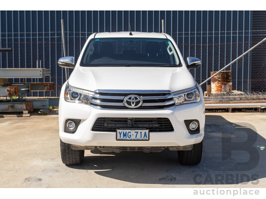 12/2017 Toyota Hilux SR5 (4x4) GUN126R Dual Cab Utility Glacier White Turbo Diesel 2.8L