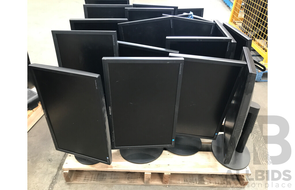 Pallet Lot of Assorted Samsung Monitors