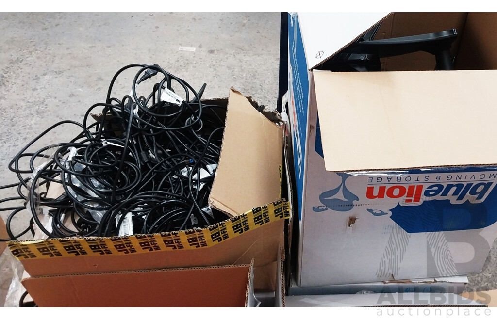 Pallet Lot of Assorted Samsung and HP Monitors & Monitor Stands