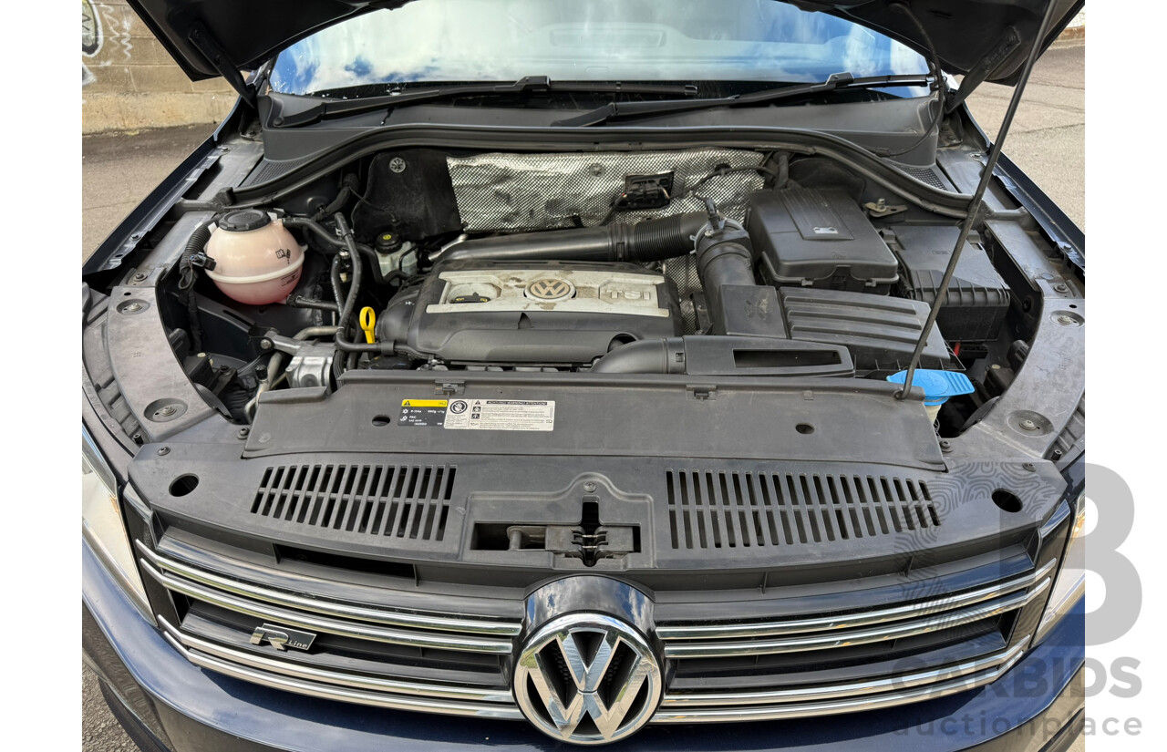 12/2015 Volkswagen Tiguan 155 TSI R-LINE (4x4) AWD 5NC MY16 4D Wagon Night Blue Metallic 2.0L
