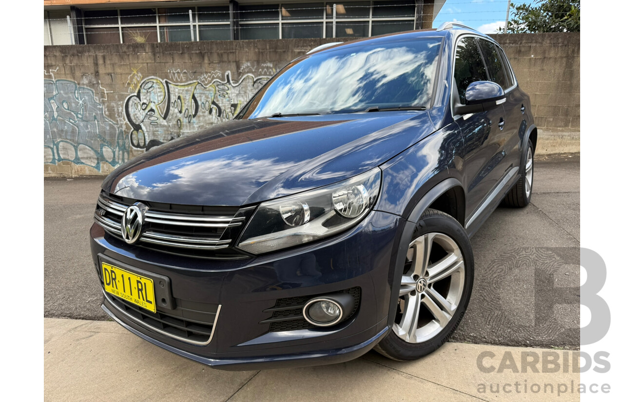 12/2015 Volkswagen Tiguan 155 TSI R-LINE (4x4) AWD 5NC MY16 4D Wagon Night Blue Metallic 2.0L